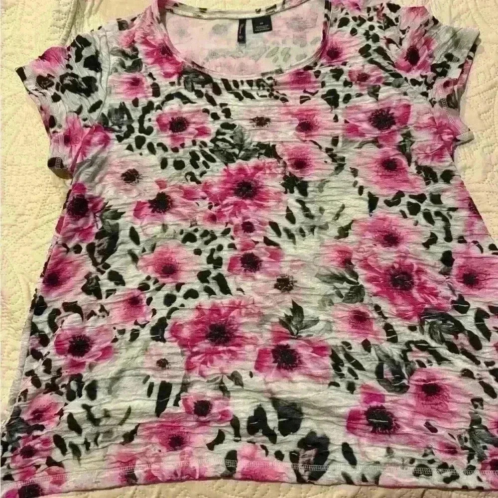 Y2K Women’s Crinkled Floral Short Sleeve Shirt size 3X.